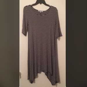 Wilde. Size M Black / White Stripes, S / S Pullover Tunic Dress Top. Very Nice!